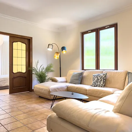 Spacious 4 Bedroom I Terrace I Parking Monswiller
