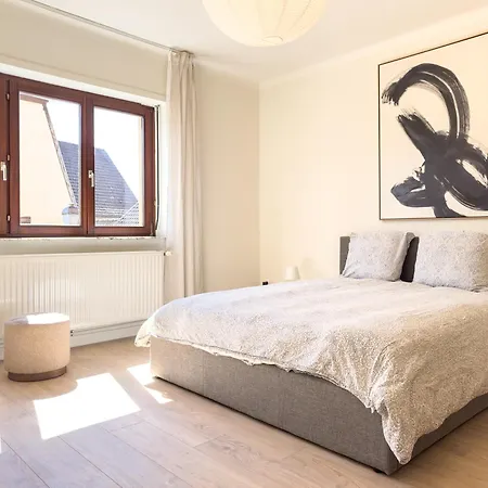Apartmán Spacious 4 Bedroom I Terrace I Parking Monswiller